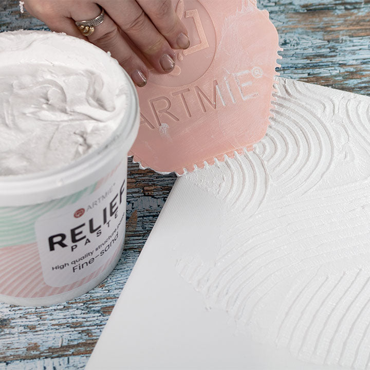 Creating an arched texture on canvas with ARTMiE 3D Relief Paste and a scraper