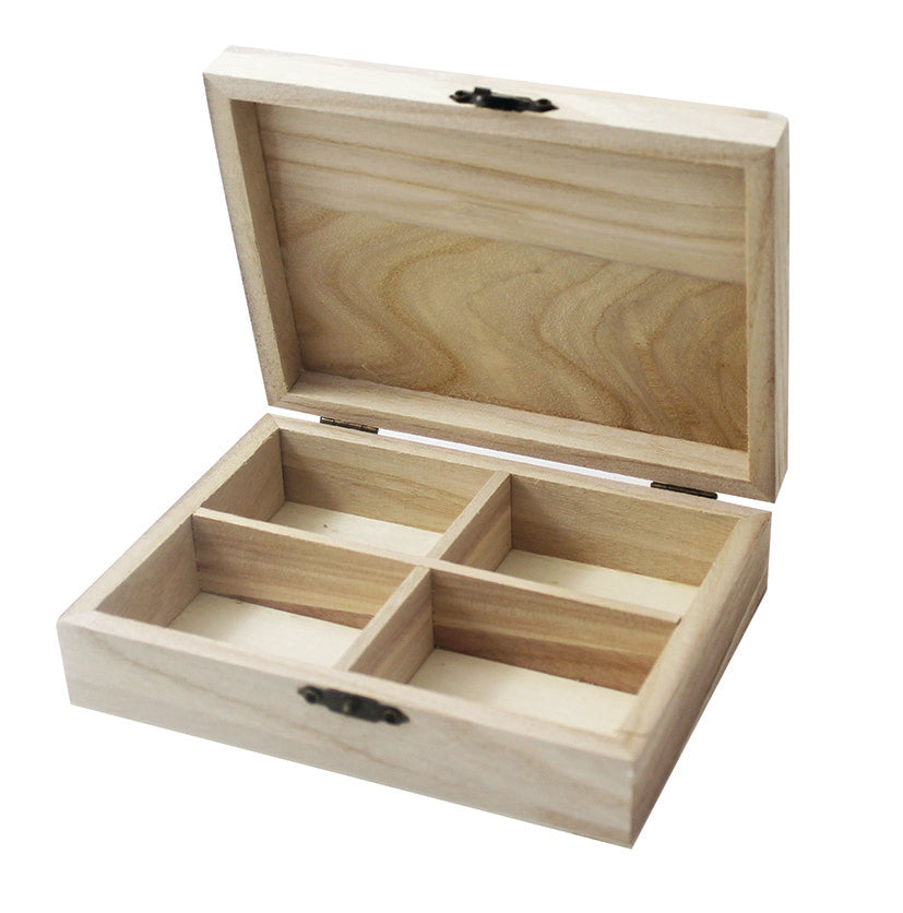 Box with 4 compartments 14 x 10 x 3.5 cm – solid top