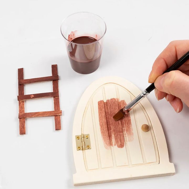 Wooden Door Decoration with Hinges