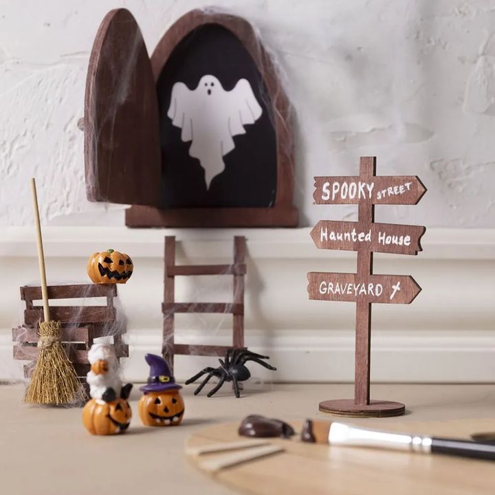Wooden Door Decoration with Hinges