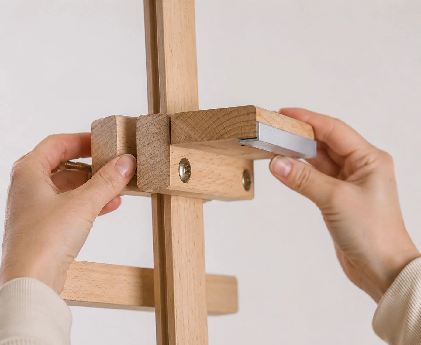 Height adjustment of the MY HOME Studio Easel holders
